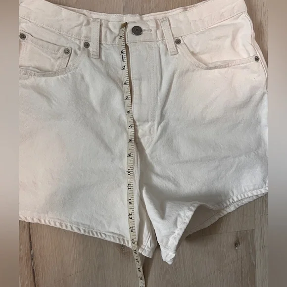 Levi’s High Rise Loose Shorts - Picture 10 of 16